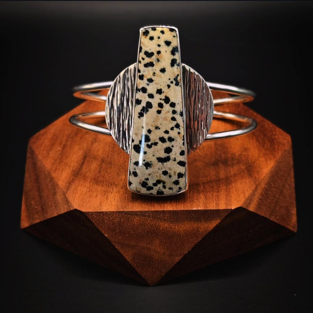 Dalmatian Jasper Bracelet set in sterling silver. Geometric shape and white and black spots.
