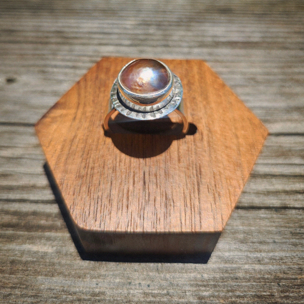 Rising Sun Ring setting with a textured backplate featuring a round rosegold mother of pearl set in sterling silver. Size 7